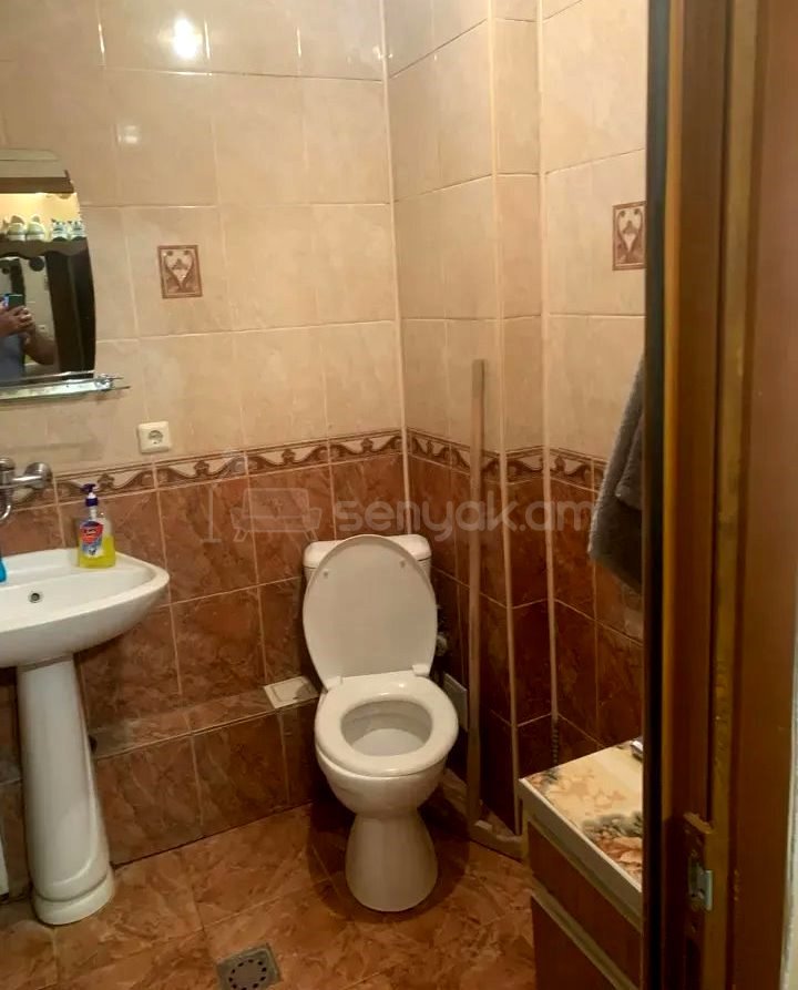 5 Սենյականոց Բնակարան Քարե Շենքում, 102քմ, 2/5 հարկ, Կապիտալ Վերանորոգված