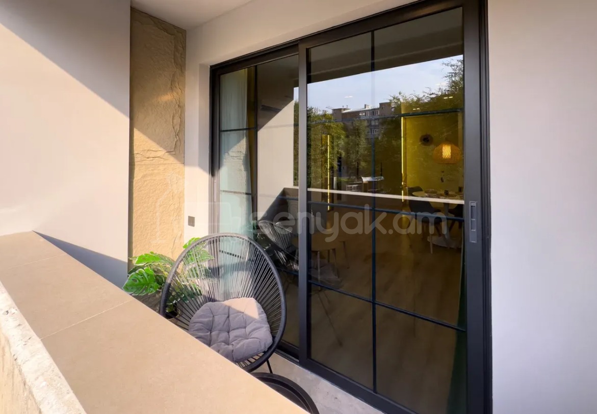 2 Սենյականոց Բնակարան, 50քմ, 3/10 հարկ, Դիզայներական Վերանորոգված, Կահավորված, Արևկող