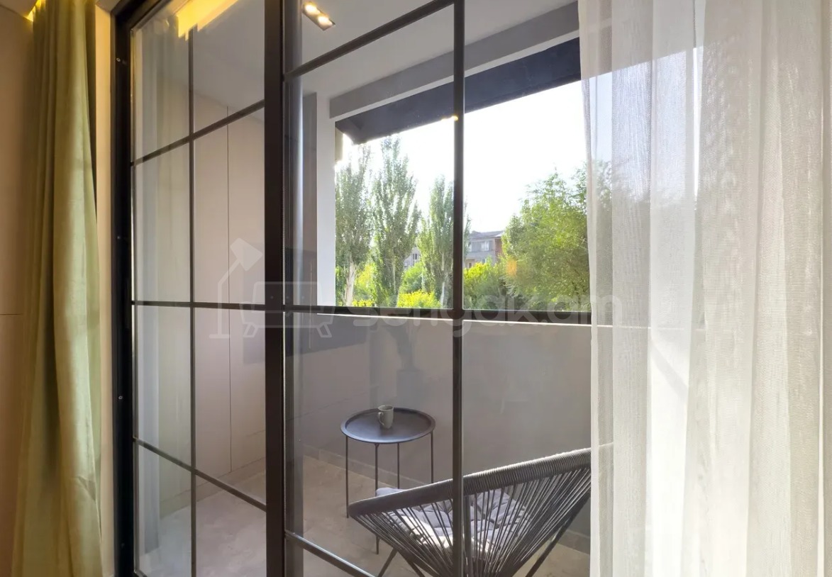 2 Սենյականոց Բնակարան, 50քմ, 3/10 հարկ, Դիզայներական Վերանորոգված, Կահավորված, Արևկող