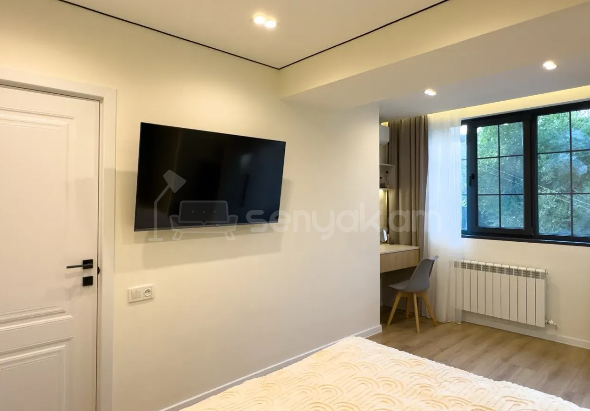 2 Սենյականոց Բնակարան, 50քմ, 3/10 հարկ, Դիզայներական Վերանորոգված, Կահավորված, Արևկող