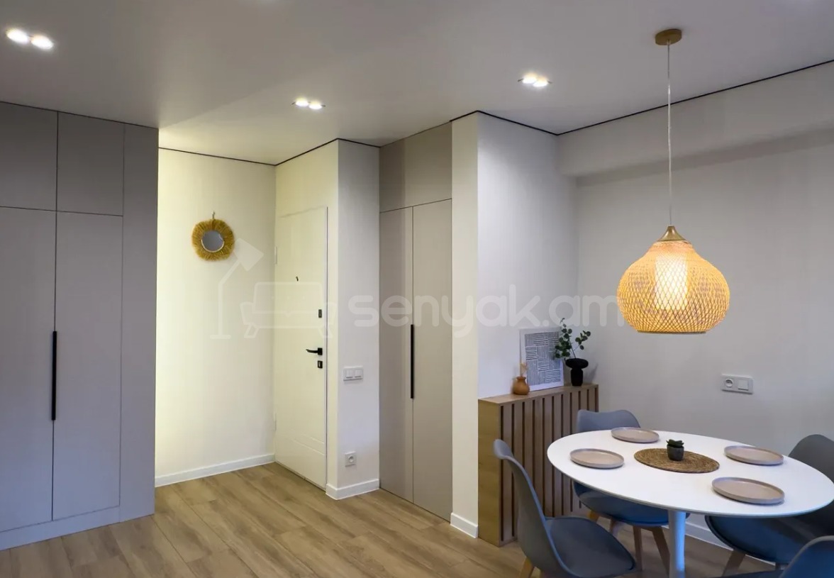 2 Սենյականոց Բնակարան, 50քմ, 3/10 հարկ, Դիզայներական Վերանորոգված, Կահավորված, Արևկող