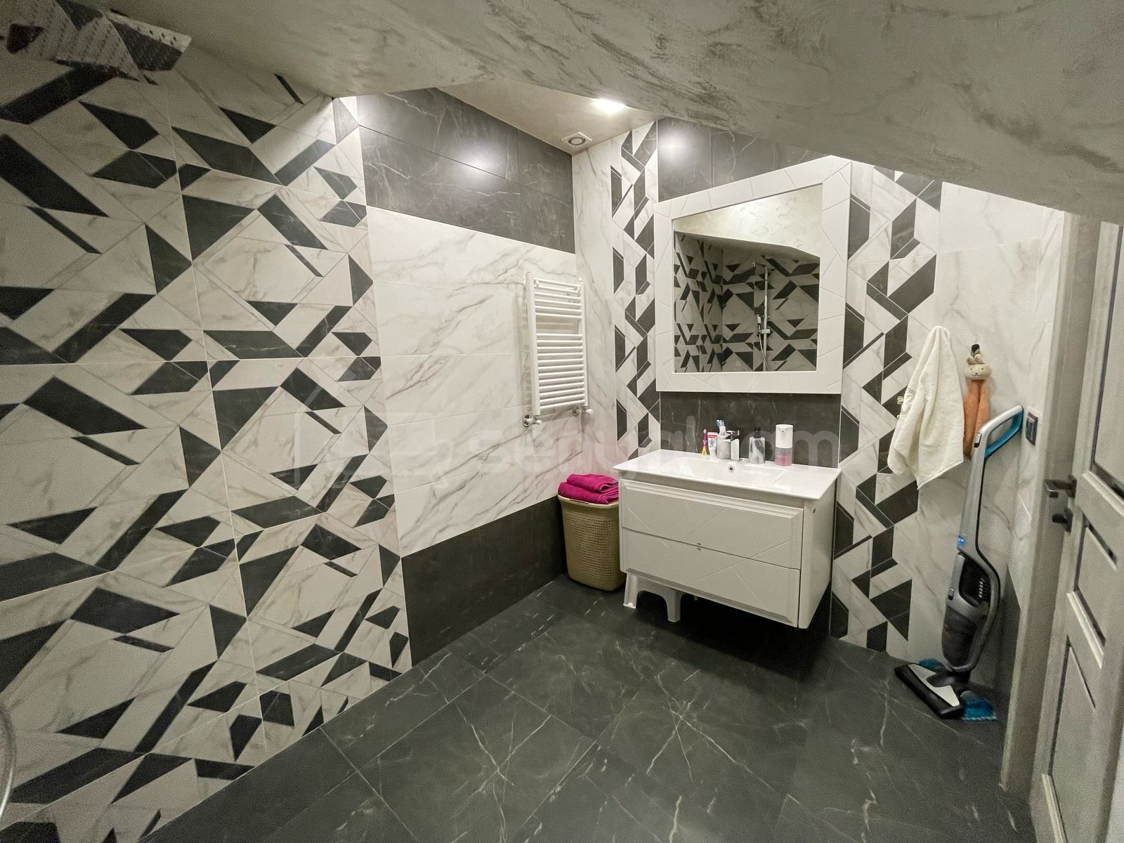 4 Սենյականոց Սեփական Տուն, 120քմ, Դիզայներական Վերանորոգված, Կահավորված, Ավտոտնակով