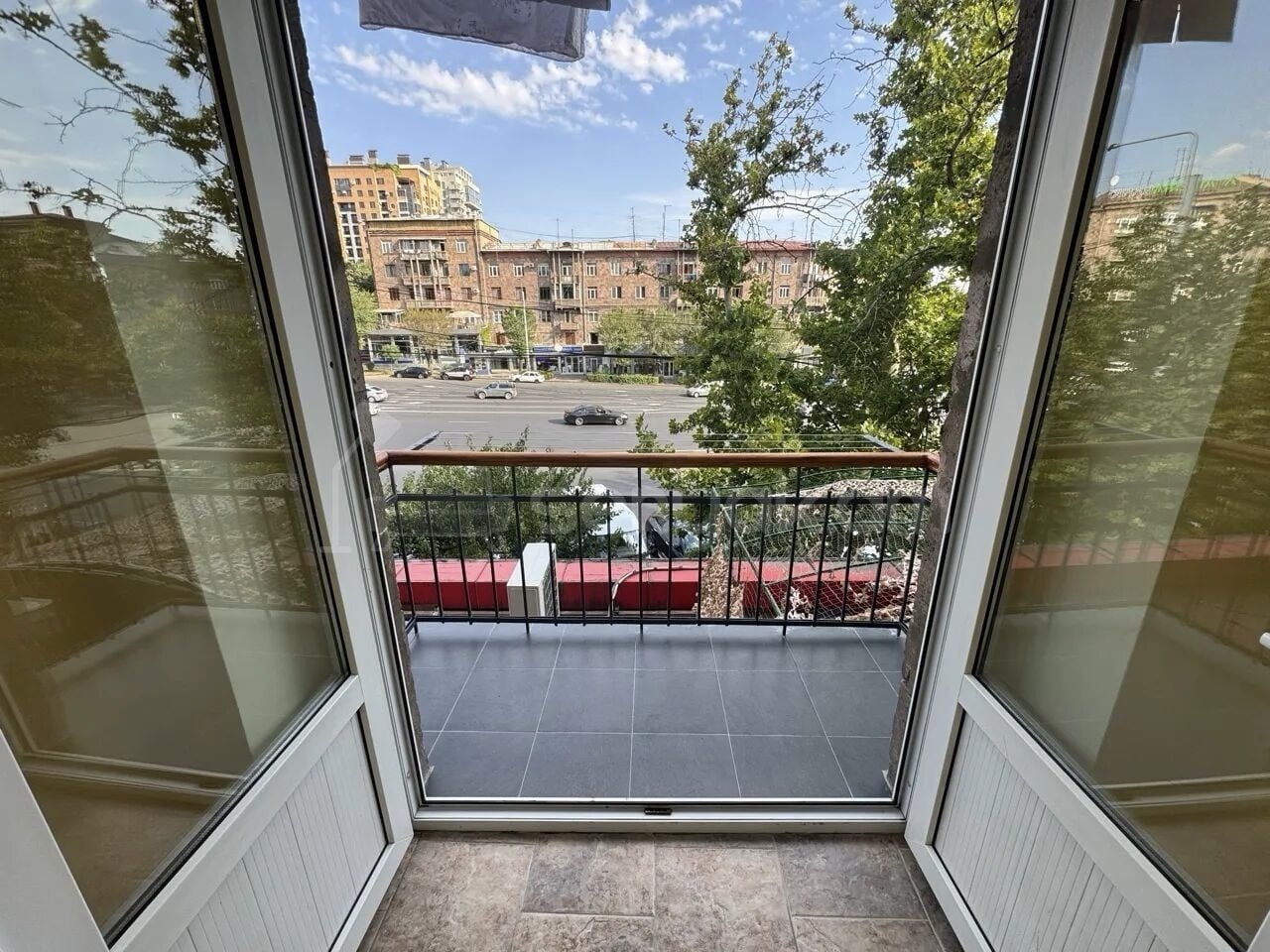 2 Սենյականոց Բնակարան Քարե Շենքում, 31քմ, 3/5 հարկ, Նորմալ Վիճակում