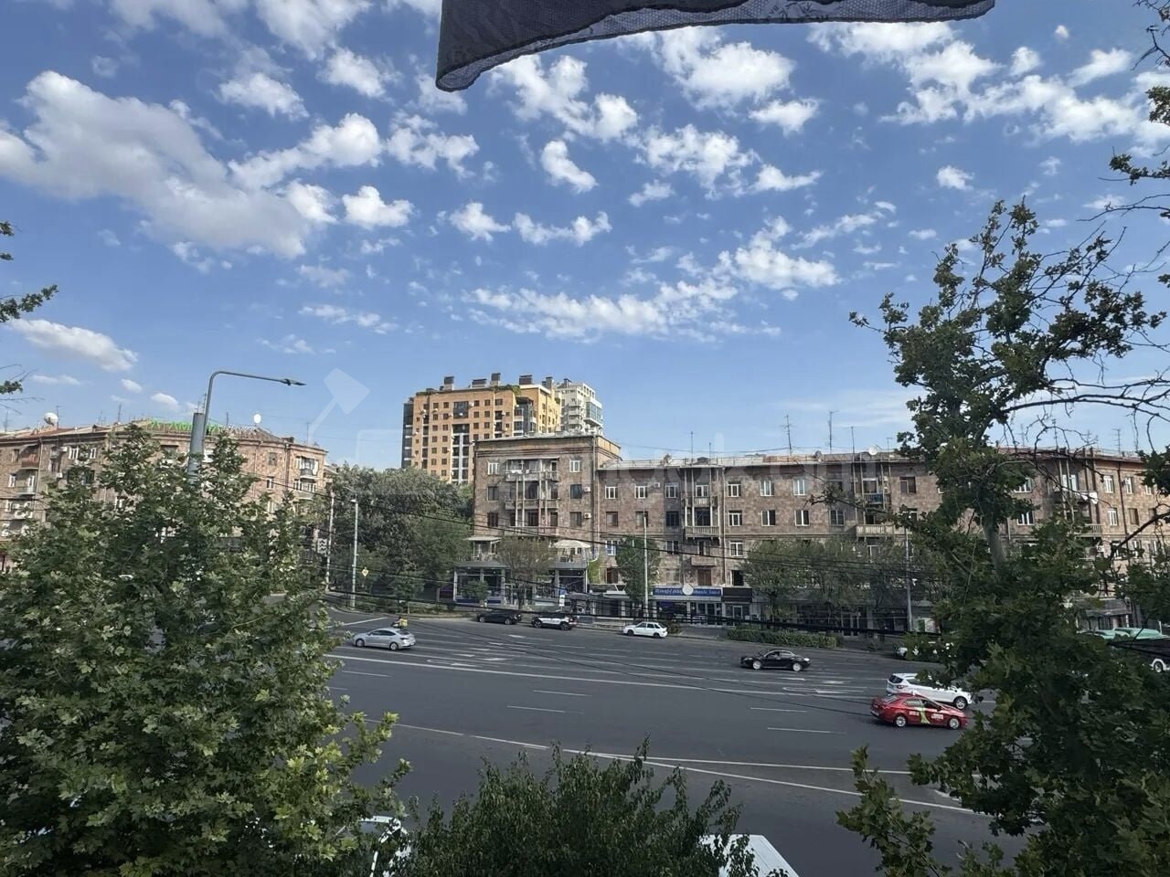 2 Սենյականոց Բնակարան Քարե Շենքում, 31քմ, 3/5 հարկ, Նորմալ Վիճակում