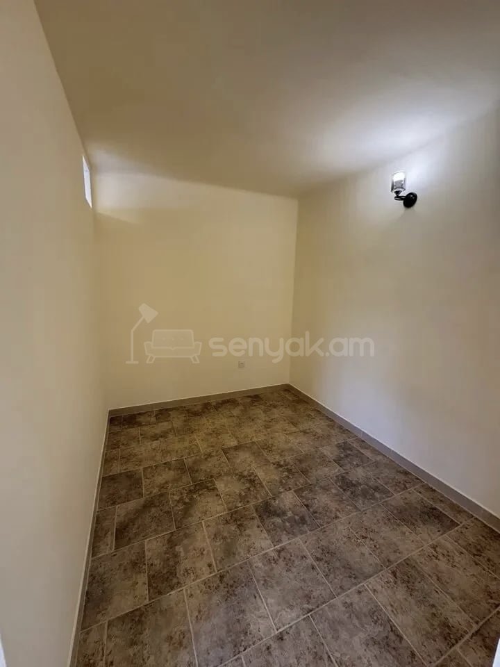 2 Սենյականոց Բնակարան Քարե Շենքում, 31քմ, 3/5 հարկ, Նորմալ Վիճակում