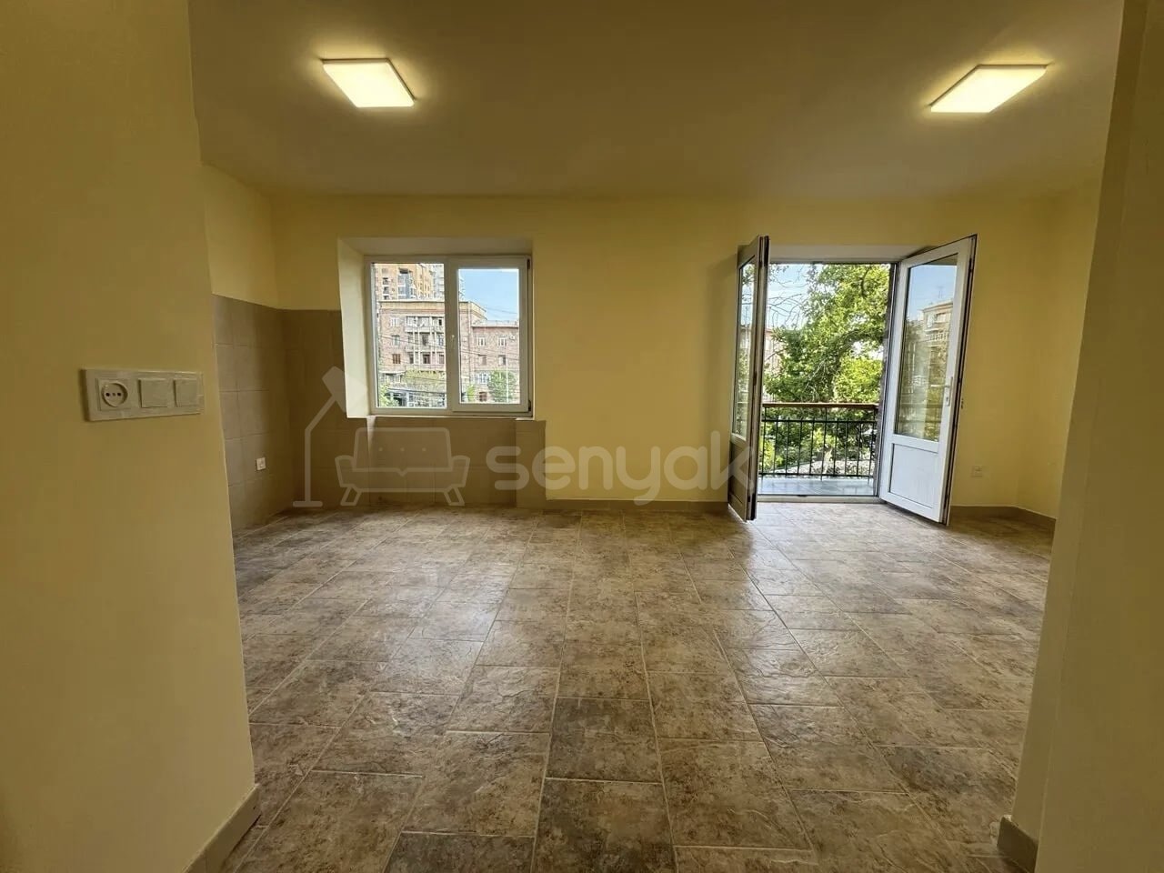 2 Սենյականոց Բնակարան Քարե Շենքում, 31քմ, 3/5 հարկ, Նորմալ Վիճակում