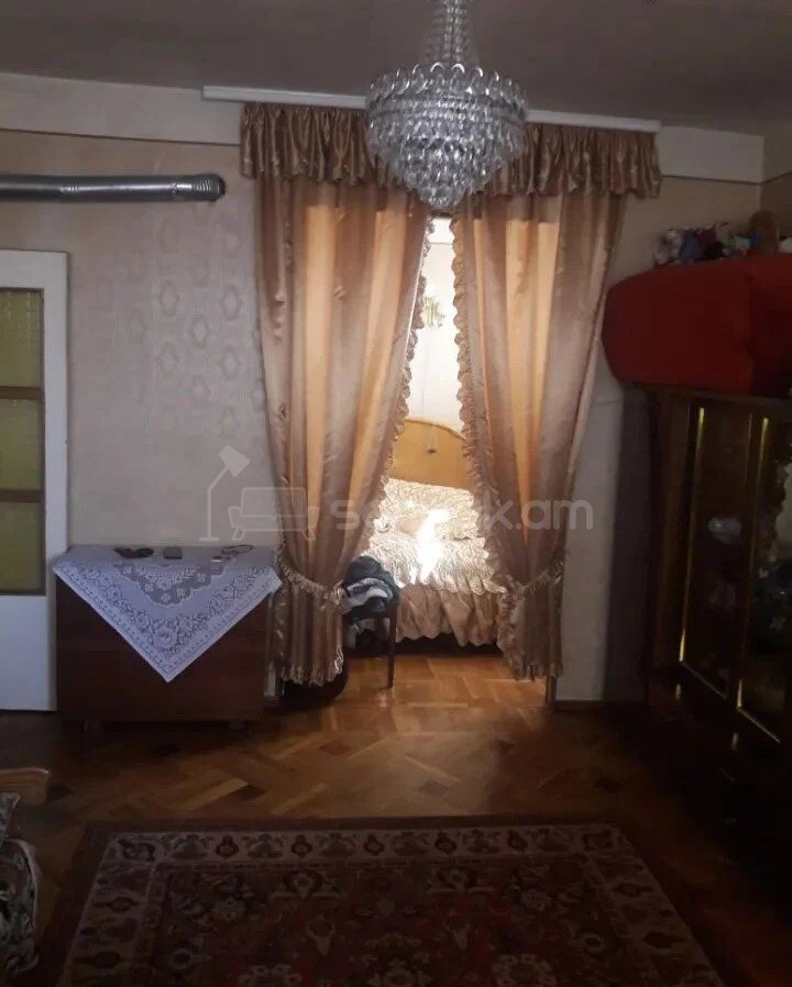 1 Սենյականոց Բնակարան Քարե Շենքում, 48քմ, 2/5 հարկ, Պետական Վիճակում