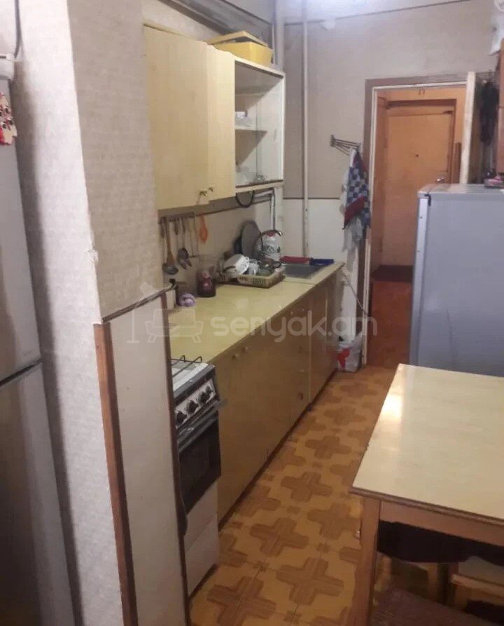 1 Սենյականոց Բնակարան Քարե Շենքում, 48քմ, 2/5 հարկ, Պետական Վիճակում