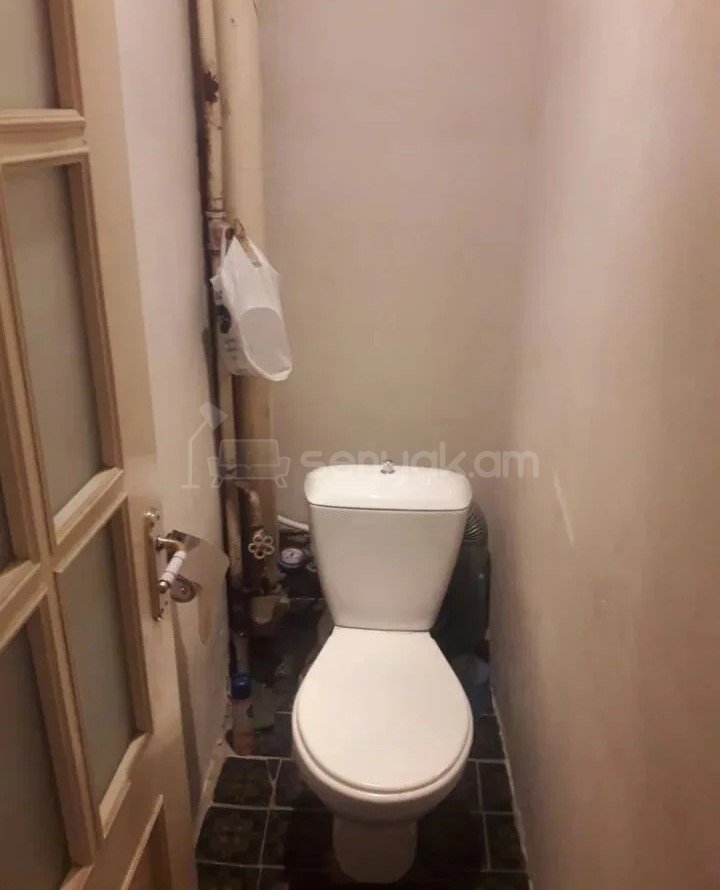 1 Սենյականոց Բնակարան Քարե Շենքում, 48քմ, 2/5 հարկ, Պետական Վիճակում