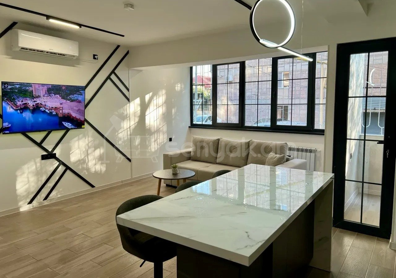 2 Սենյականոց Բնակարան Քարե Շենքում, 50քմ, 1/5 հարկ, Դիզայներական Վերանորոգված