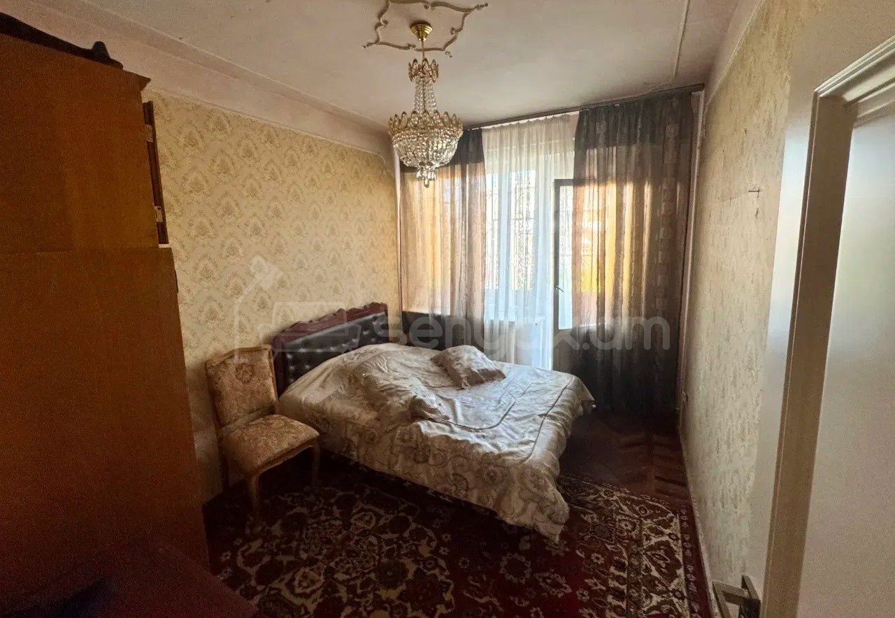 4 Սենյականոց Բնակարան Քարե Շենքում, 100քմ, 3/5 հարկ, Կապիտալ Վերանորոգված