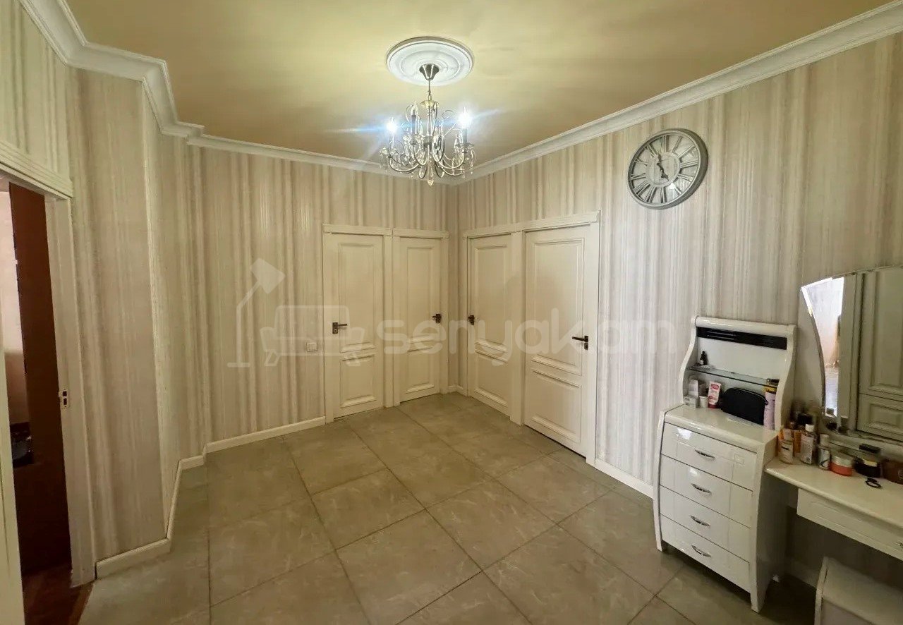 4 Սենյականոց Բնակարան Քարե Շենքում, 100քմ, 3/5 հարկ, Կապիտալ Վերանորոգված