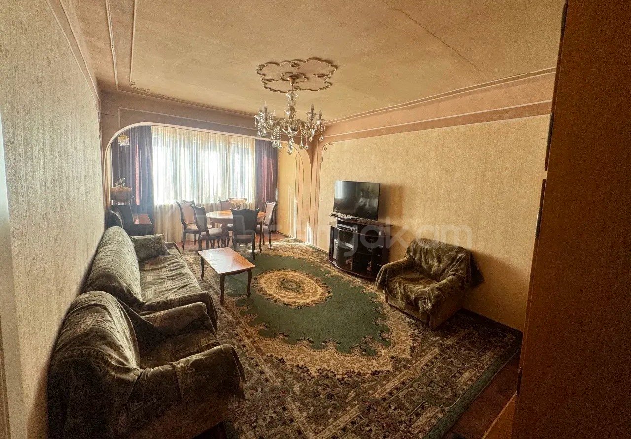 4 Սենյականոց Բնակարան Քարե Շենքում, 100քմ, 3/5 հարկ, Կապիտալ Վերանորոգված