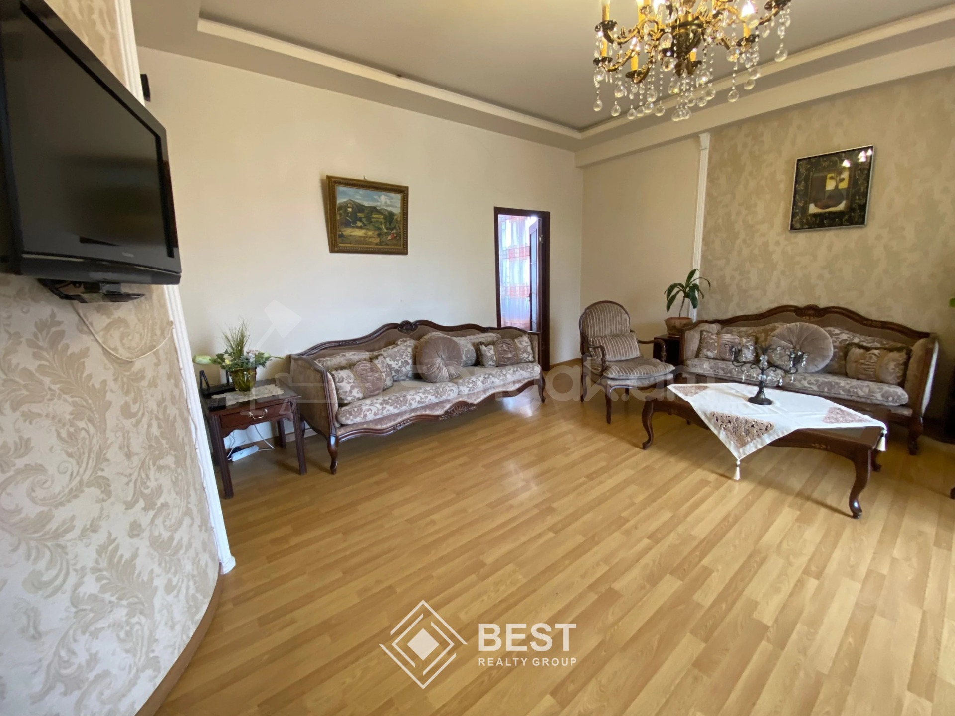 4 Սենյականոց Բնակարան Քարե Շենքում, 110քմ, 2/3 հարկ, Կապիտալ Վերանորոգված