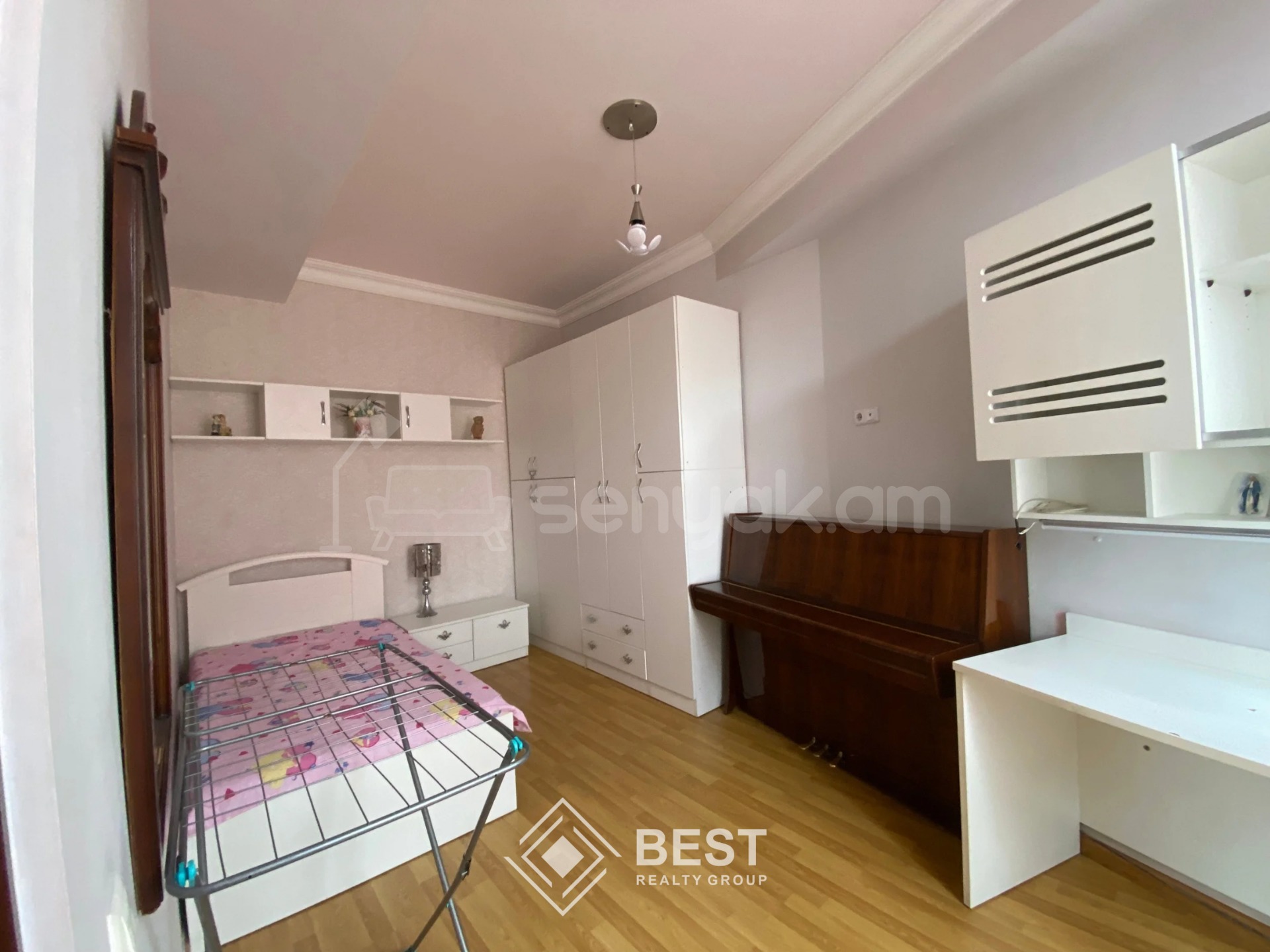 4 Սենյականոց Բնակարան Քարե Շենքում, 110քմ, 2/3 հարկ, Կապիտալ Վերանորոգված