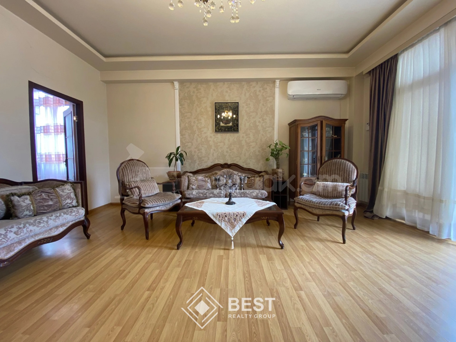 4 Սենյականոց Բնակարան Քարե Շենքում, 110քմ, 2/3 հարկ, Կապիտալ Վերանորոգված