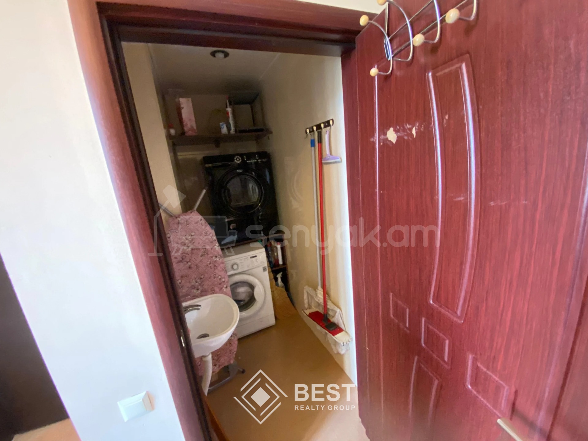 4 Սենյականոց Բնակարան Քարե Շենքում, 110քմ, 2/3 հարկ, Կապիտալ Վերանորոգված