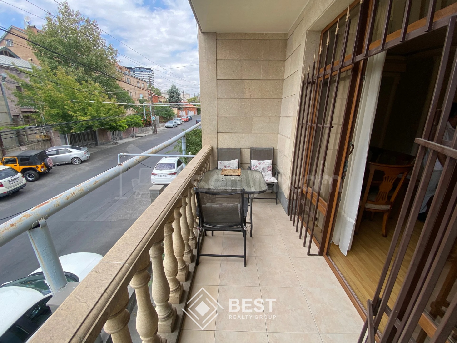 4 Սենյականոց Բնակարան Քարե Շենքում, 110քմ, 2/3 հարկ, Կապիտալ Վերանորոգված