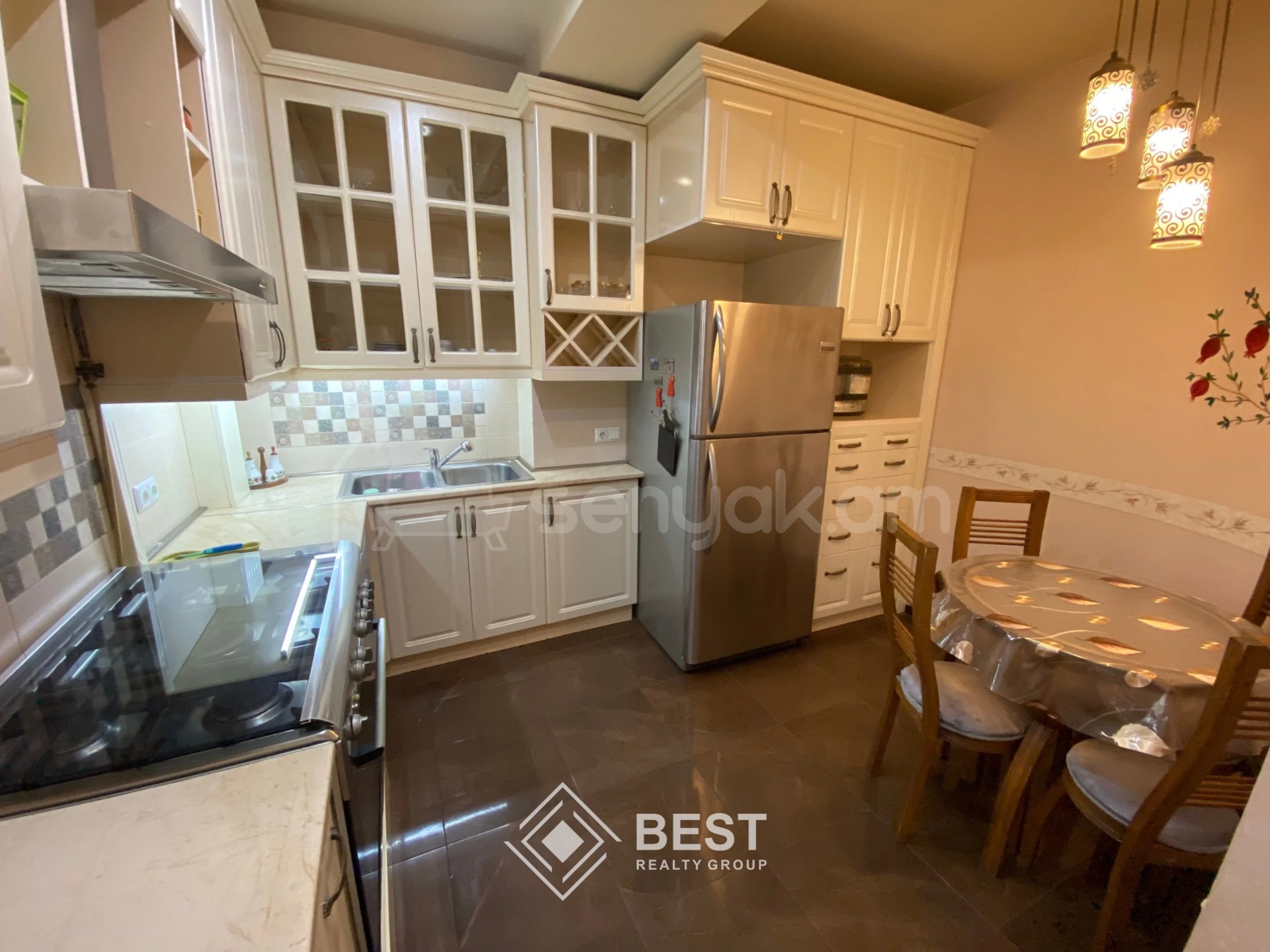 4 Սենյականոց Բնակարան Քարե Շենքում, 110քմ, 2/3 հարկ, Կապիտալ Վերանորոգված