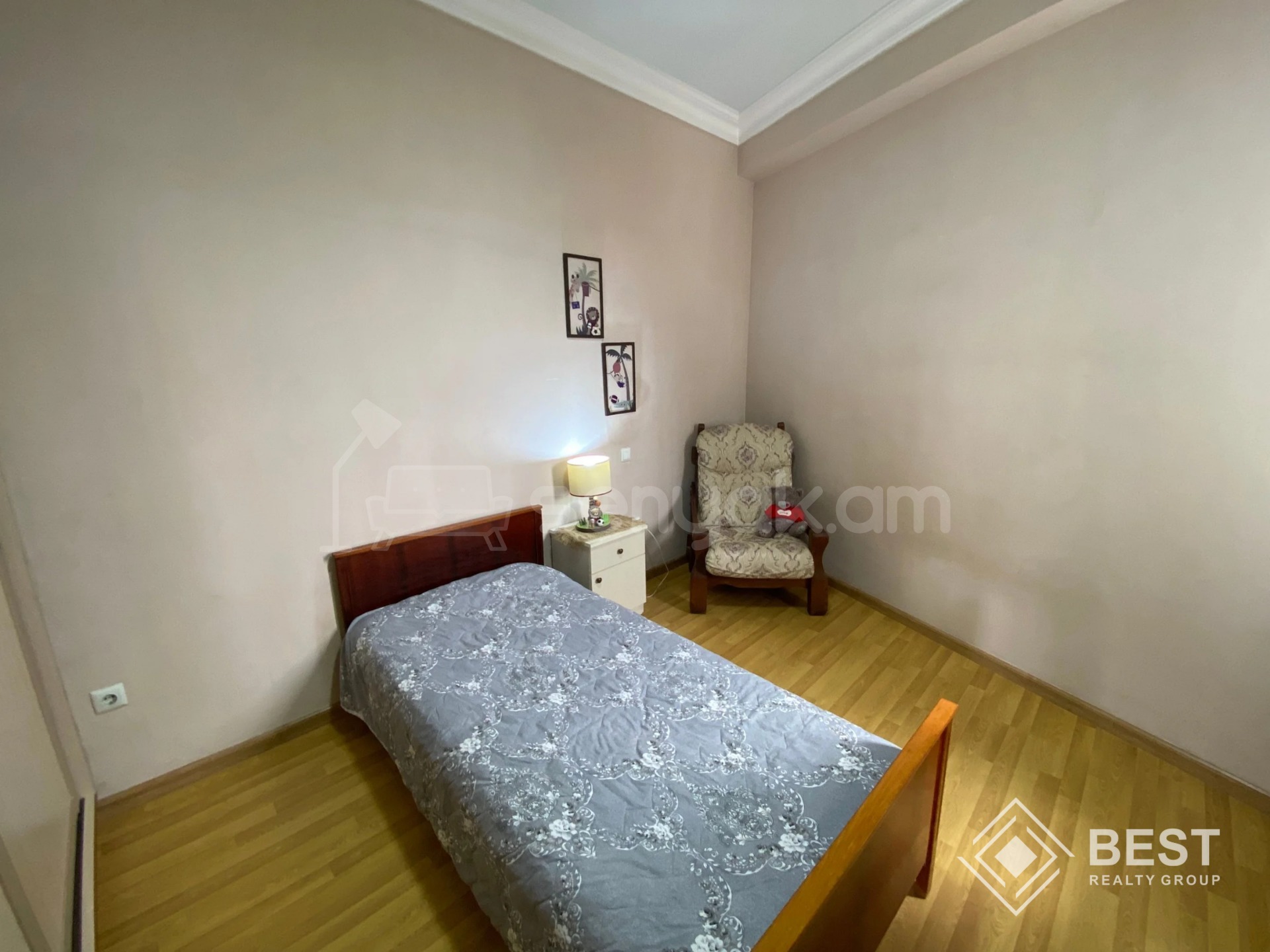 4 Սենյականոց Բնակարան Քարե Շենքում, 110քմ, 2/3 հարկ, Կապիտալ Վերանորոգված