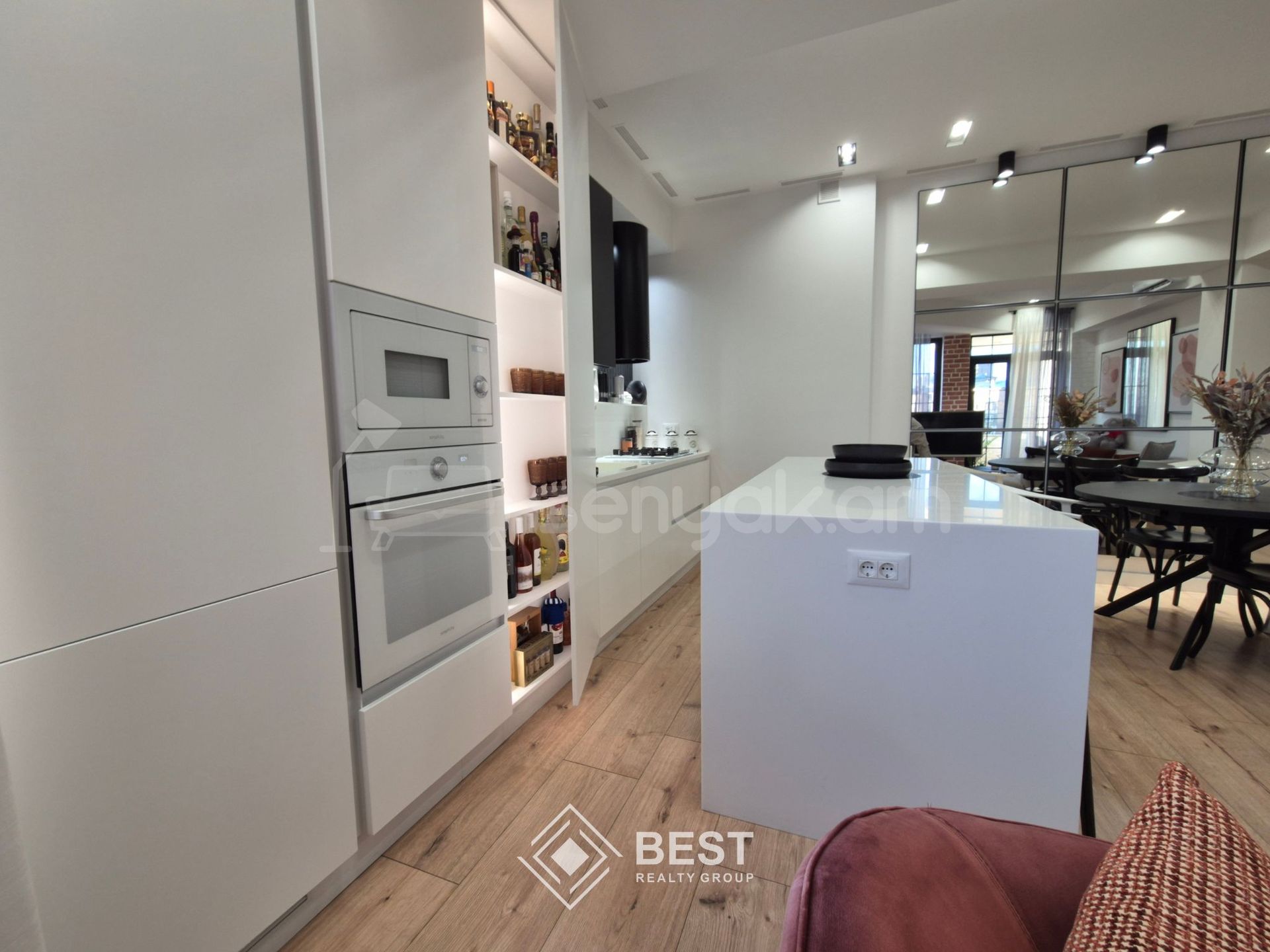 2 Սենյականոց Բնակարան Նորակառույցում, 63քմ, 5/8 հարկ, Կապիտալ Վերանորոգված