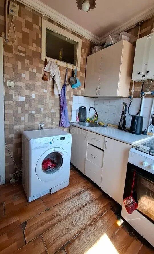 1 Սենյականոց Բնակարան Քարե Շենքում, 31քմ, 4/5 հարկ, Նորմալ Վիճակում