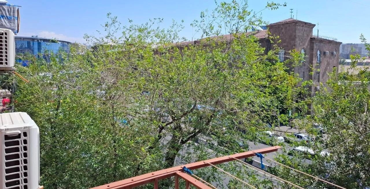 1 Սենյականոց Բնակարան Քարե Շենքում, 31քմ, 4/5 հարկ, Նորմալ Վիճակում