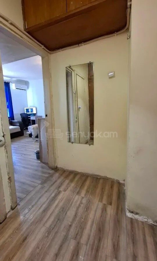 1 Սենյականոց Բնակարան Քարե Շենքում, 31քմ, 4/5 հարկ, Նորմալ Վիճակում