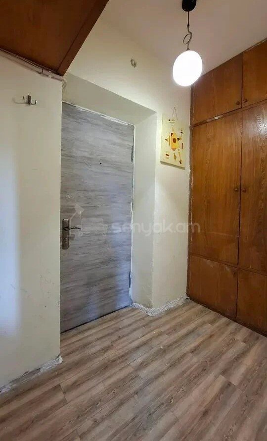 1 Սենյականոց Բնակարան Քարե Շենքում, 31քմ, 4/5 հարկ, Նորմալ Վիճակում