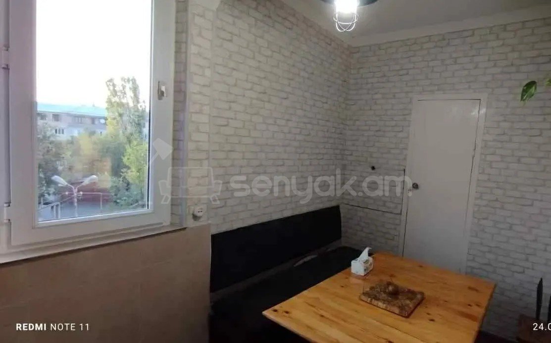 3 Սենյականոց Բնակարան Քարե Շենքում, 65քմ, 3/4 հարկ, Կապիտալ Վերանորոգված, Կահավորված