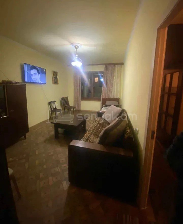 2 Սենյականոց Բնակարան Քարե Շենքում, 54քմ, 2/5 հարկ, Նորմալ Վիճակում, Մասամբ Կահավորված