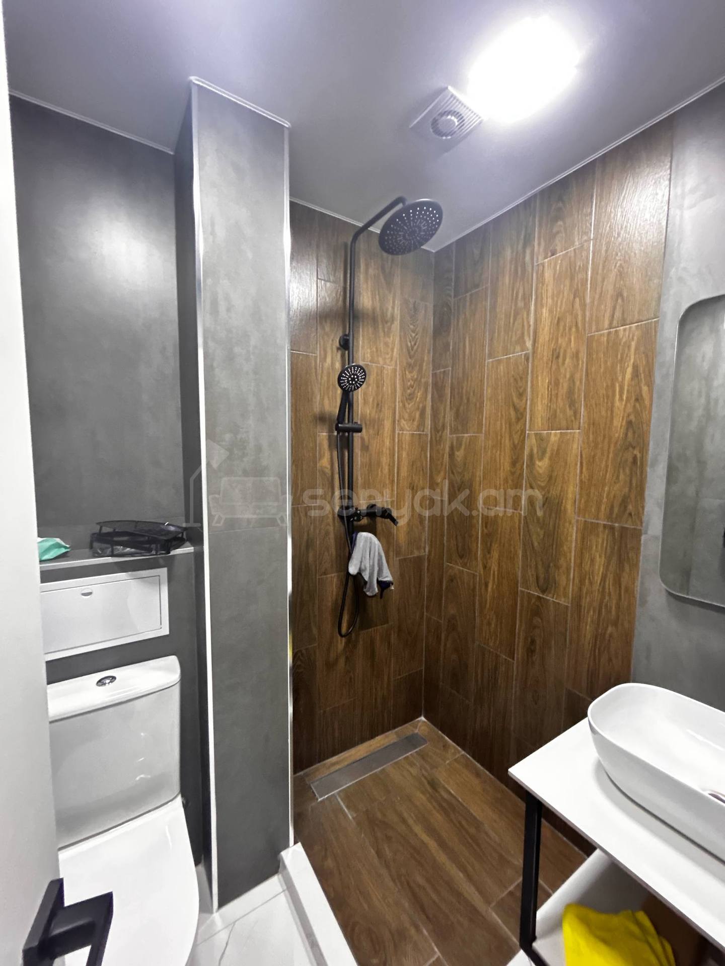 2 Սենյականոց Բնակարան Քարե Շենքում, 40քմ, 4/5 հարկ, Դիզայներական Վերանորոգված, Կահավորված