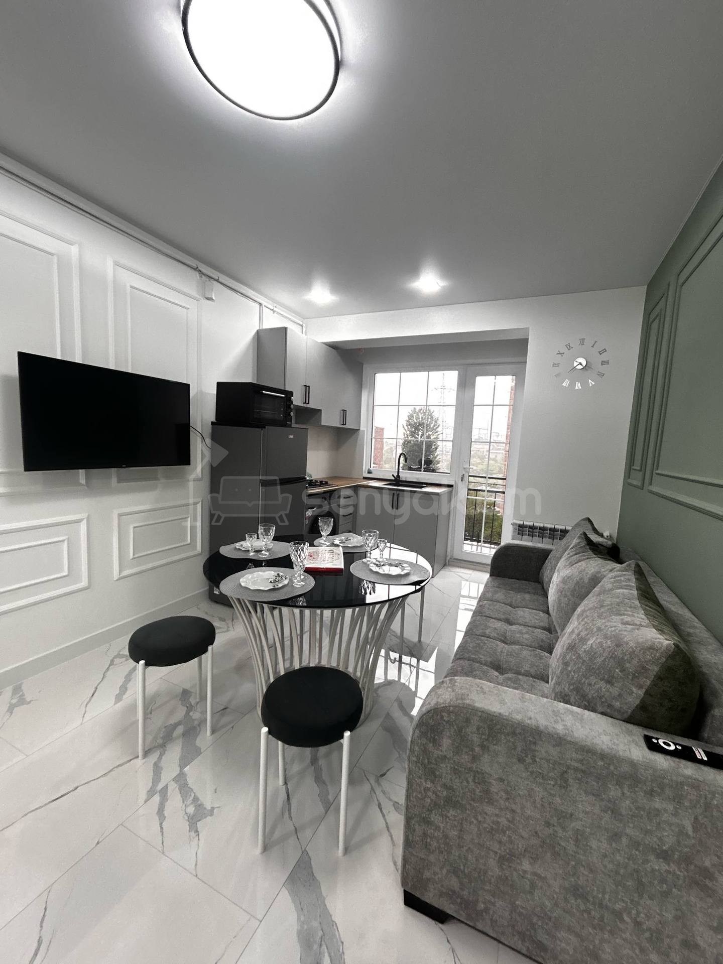 2 Սենյականոց Բնակարան Քարե Շենքում, 40քմ, 4/5 հարկ, Դիզայներական Վերանորոգված, Կահավորված