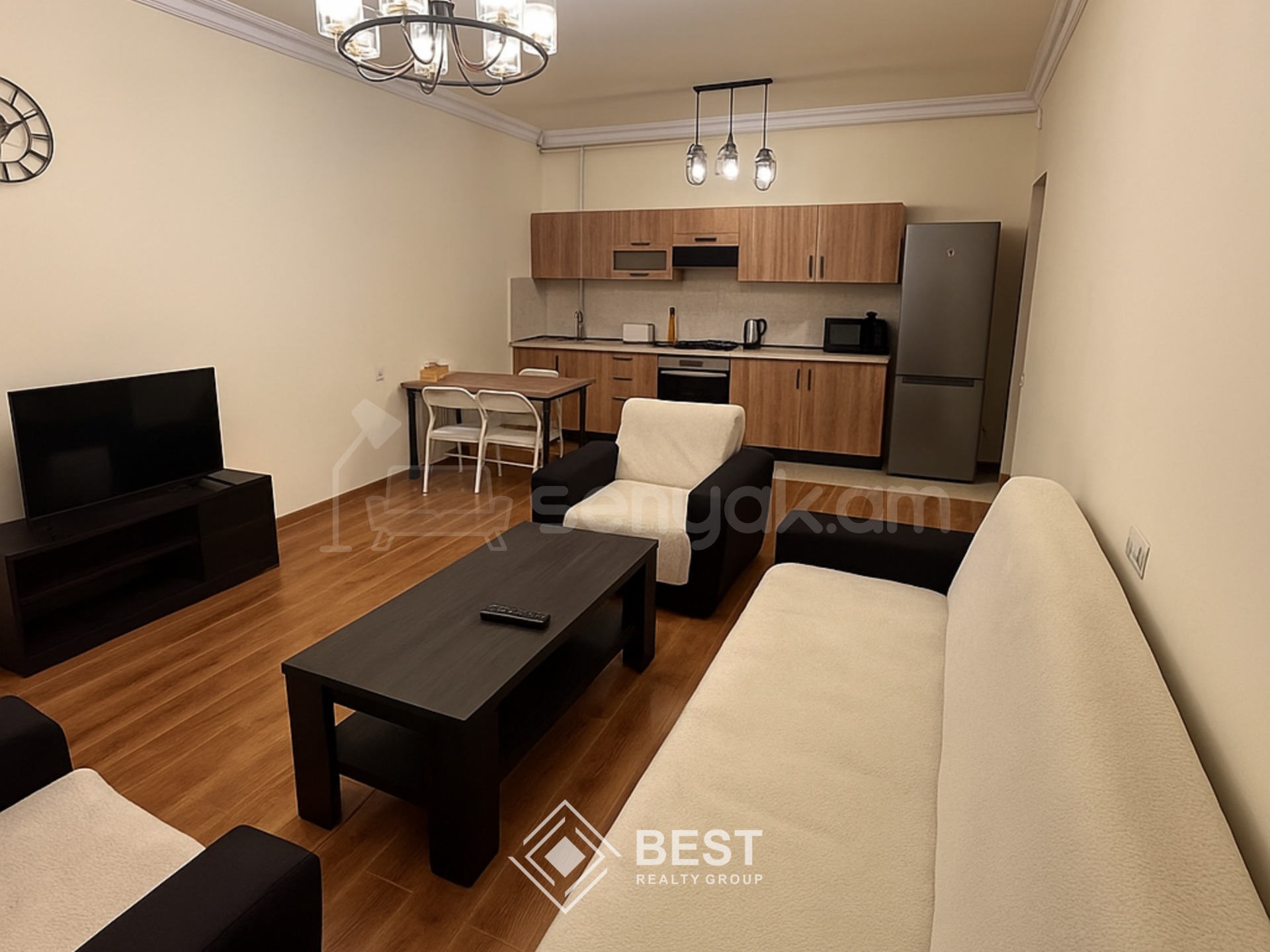 4 Սենյականոց Բնակարան Քարե Շենքում, 91քմ, 3/5 հարկ, Կապիտալ Վերանորոգված