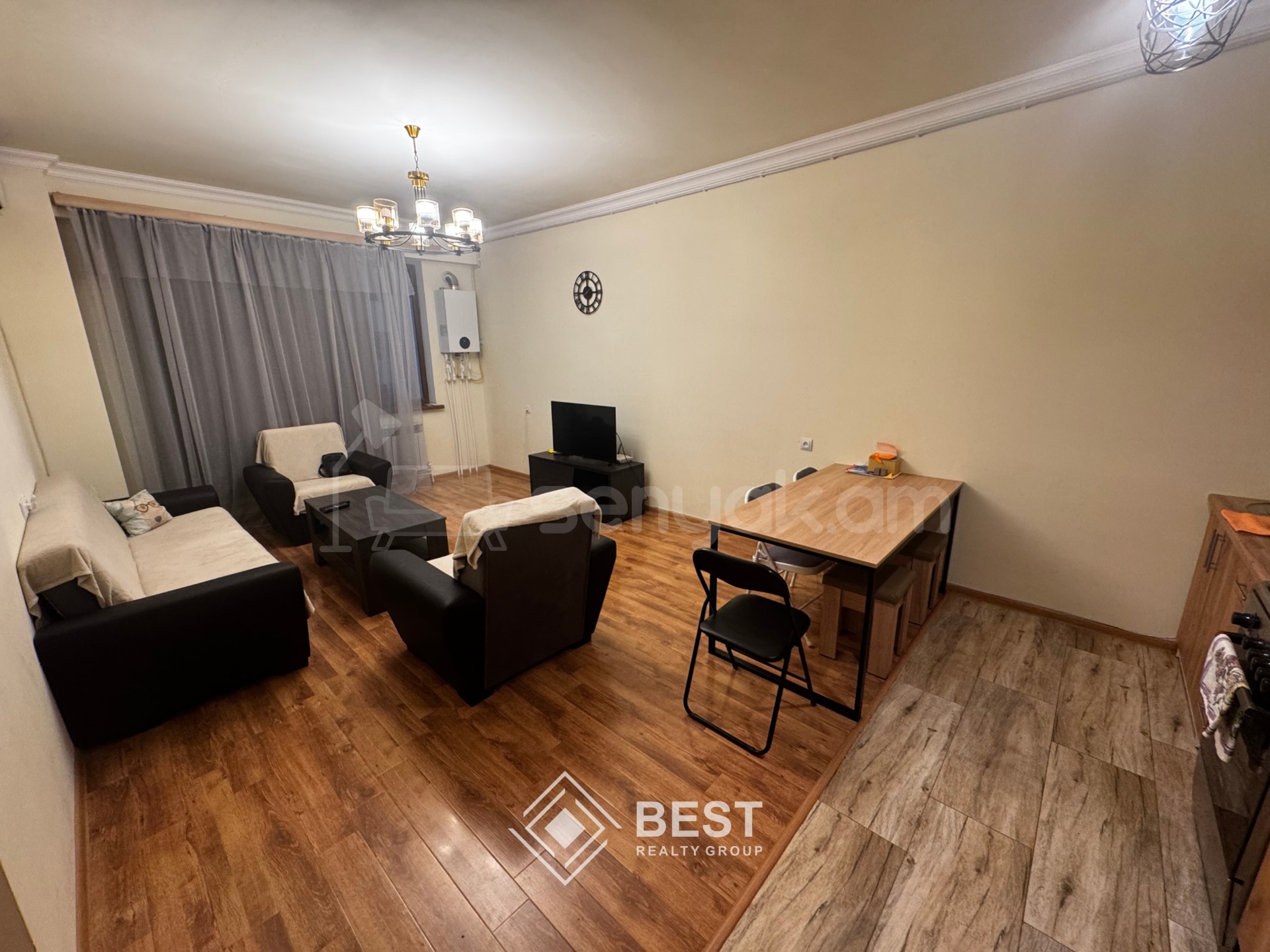 4 Սենյականոց Բնակարան Քարե Շենքում, 91քմ, 3/5 հարկ, Կապիտալ Վերանորոգված