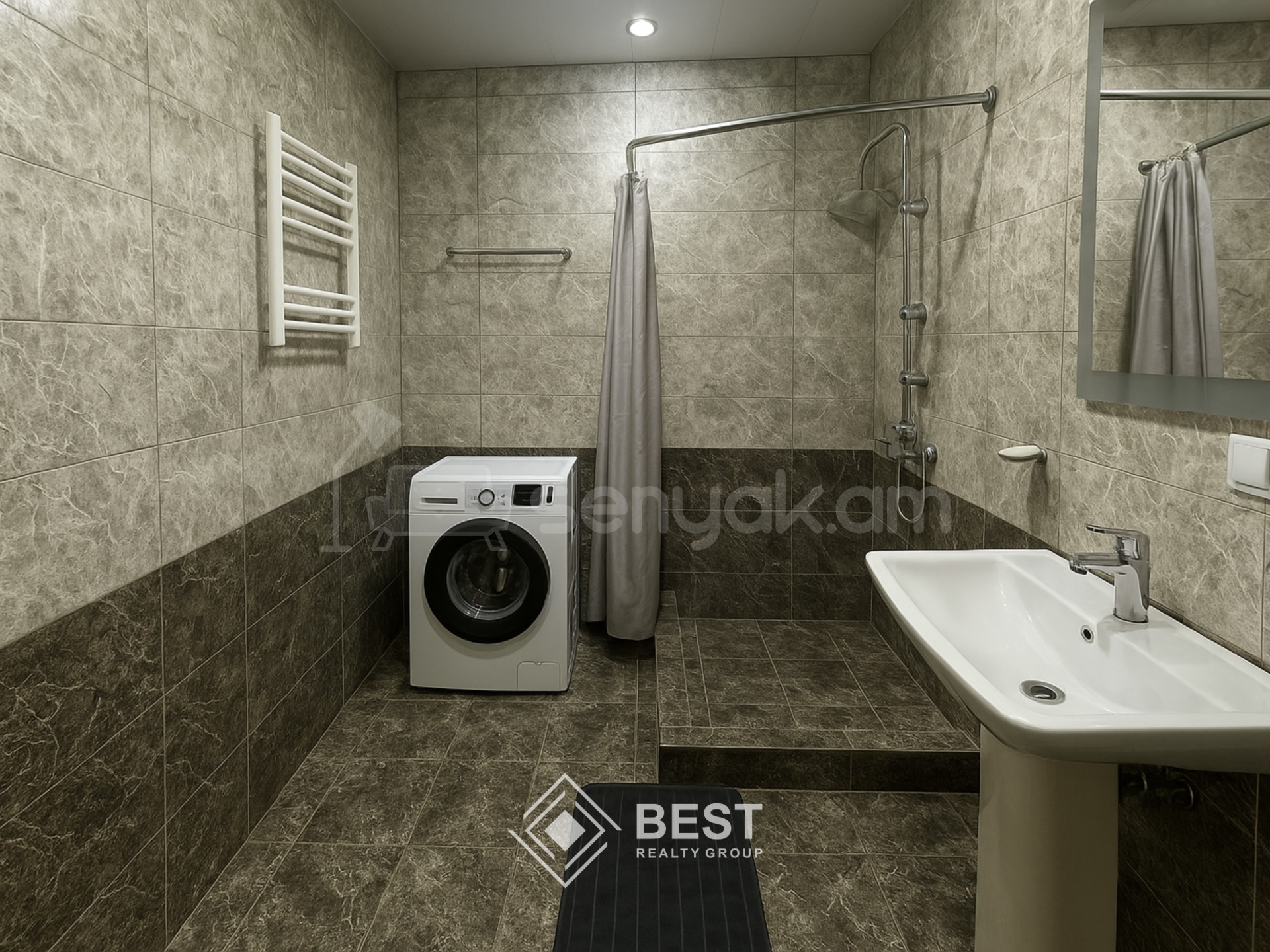 4 Սենյականոց Բնակարան Քարե Շենքում, 91քմ, 3/5 հարկ, Կապիտալ Վերանորոգված