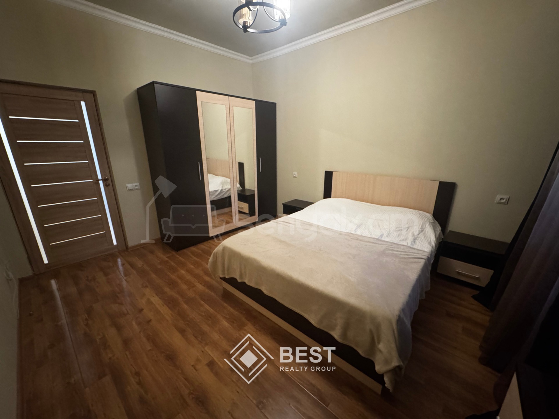 4 Սենյականոց Բնակարան Քարե Շենքում, 91քմ, 3/5 հարկ, Կապիտալ Վերանորոգված