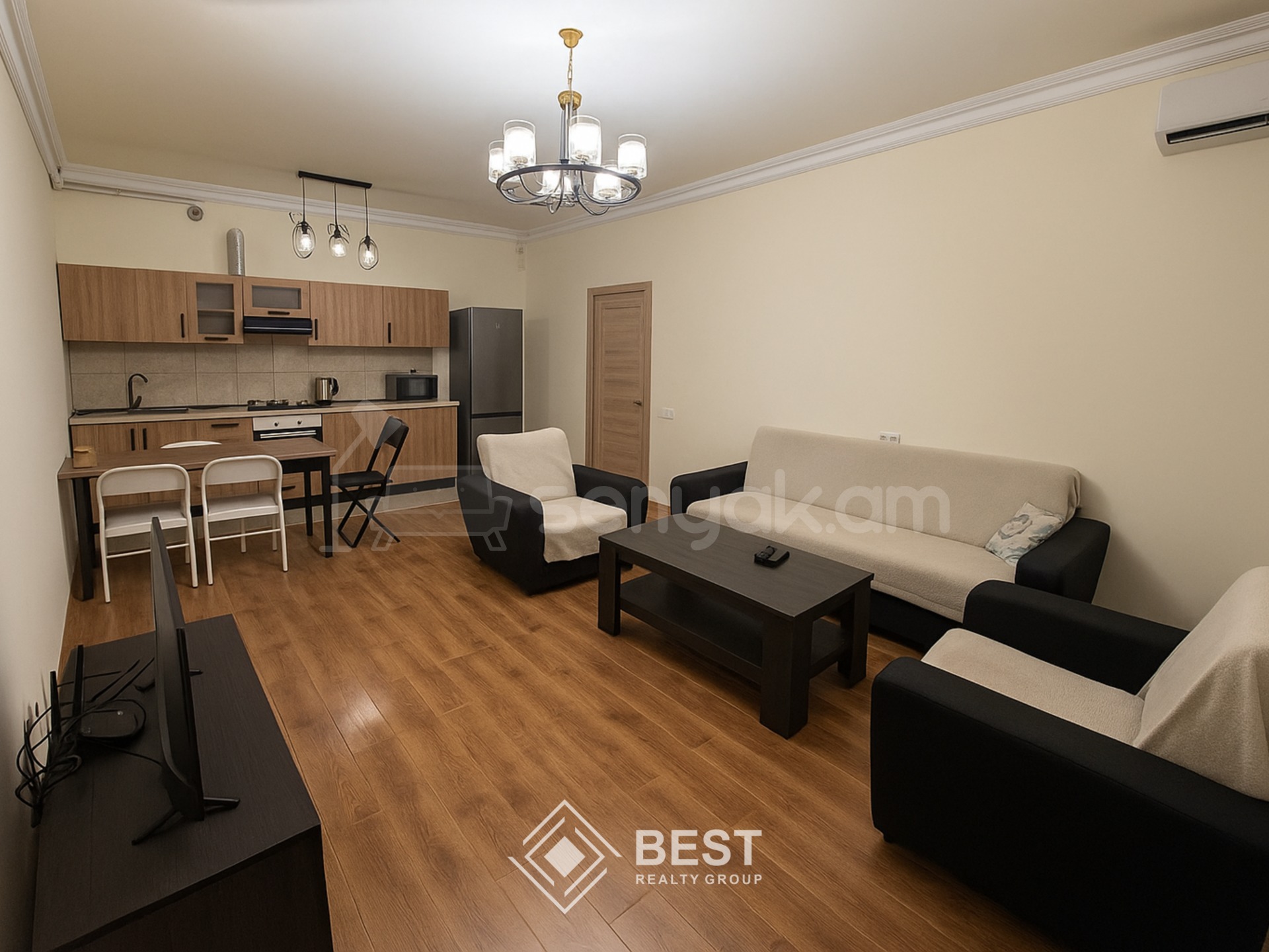 4 Սենյականոց Բնակարան Քարե Շենքում, 91քմ, 3/5 հարկ, Կապիտալ Վերանորոգված