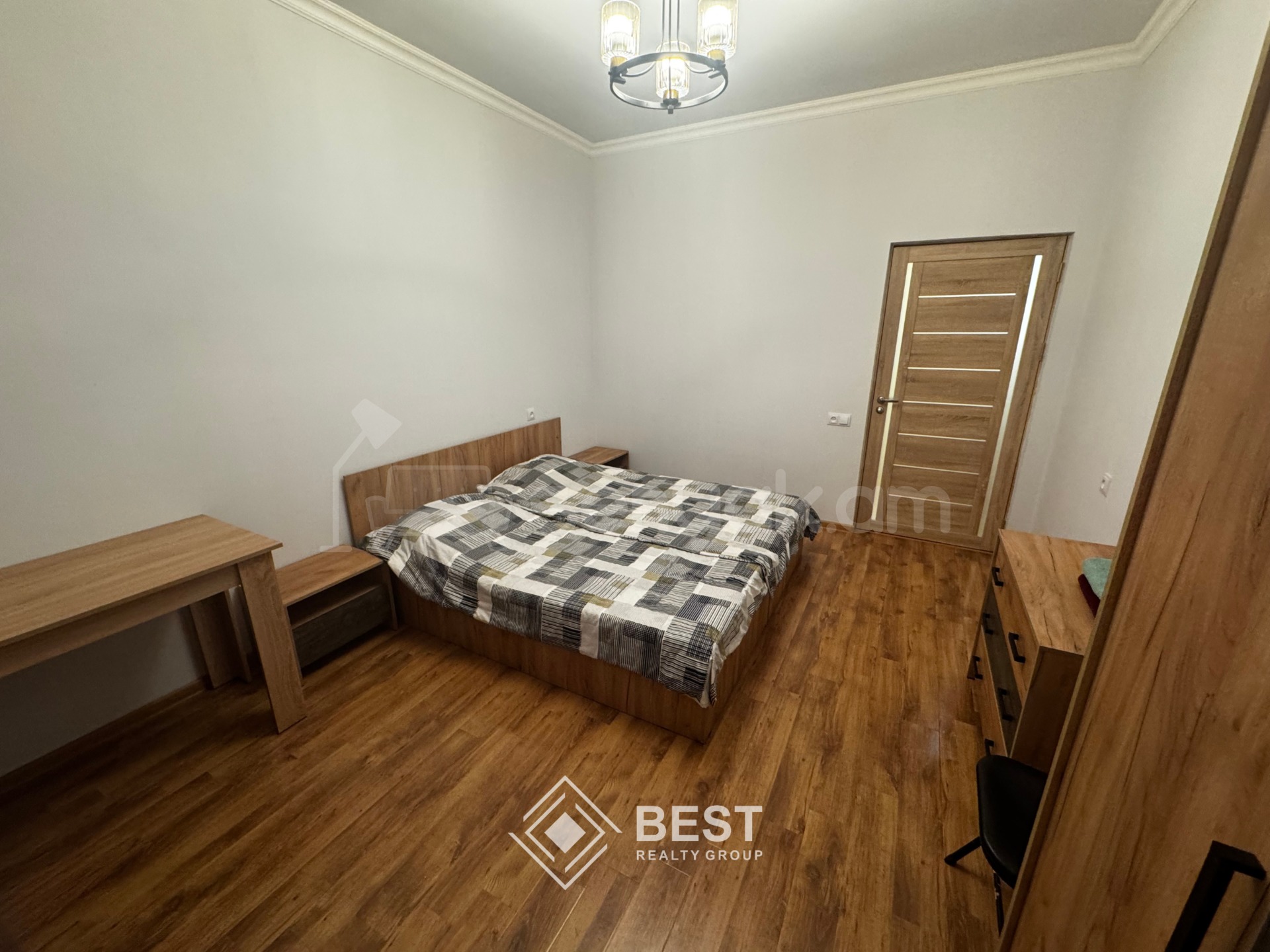 4 Սենյականոց Բնակարան Քարե Շենքում, 91քմ, 3/5 հարկ, Կապիտալ Վերանորոգված