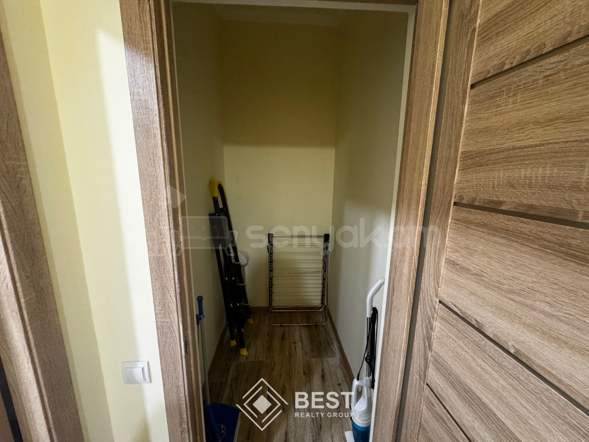 4 Սենյականոց Բնակարան Քարե Շենքում, 91քմ, 3/5 հարկ, Կապիտալ Վերանորոգված