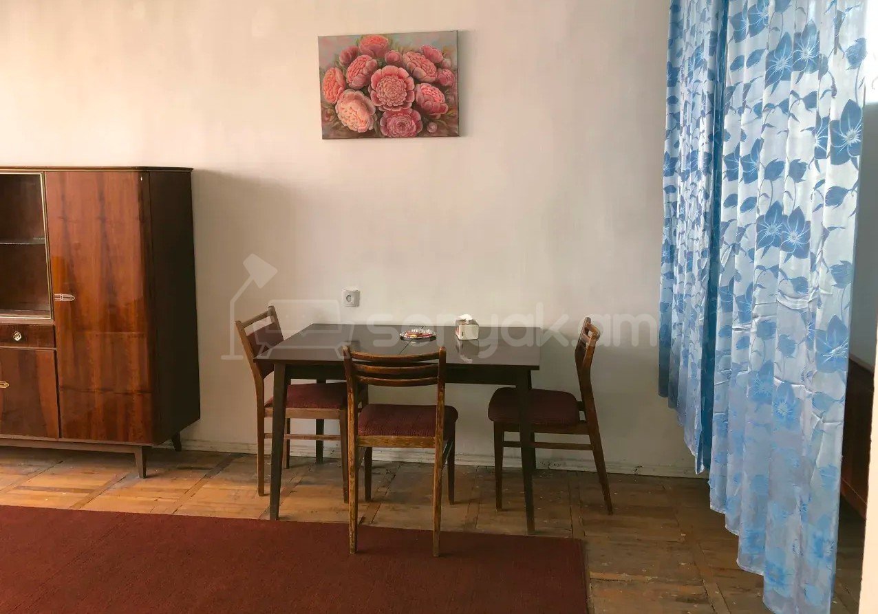 1 Սենյականոց Բնակարան Քարե Շենքում, 46քմ, 2/5 հարկ, Նորմալ Վիճակում, Մասամբ Կահավորված