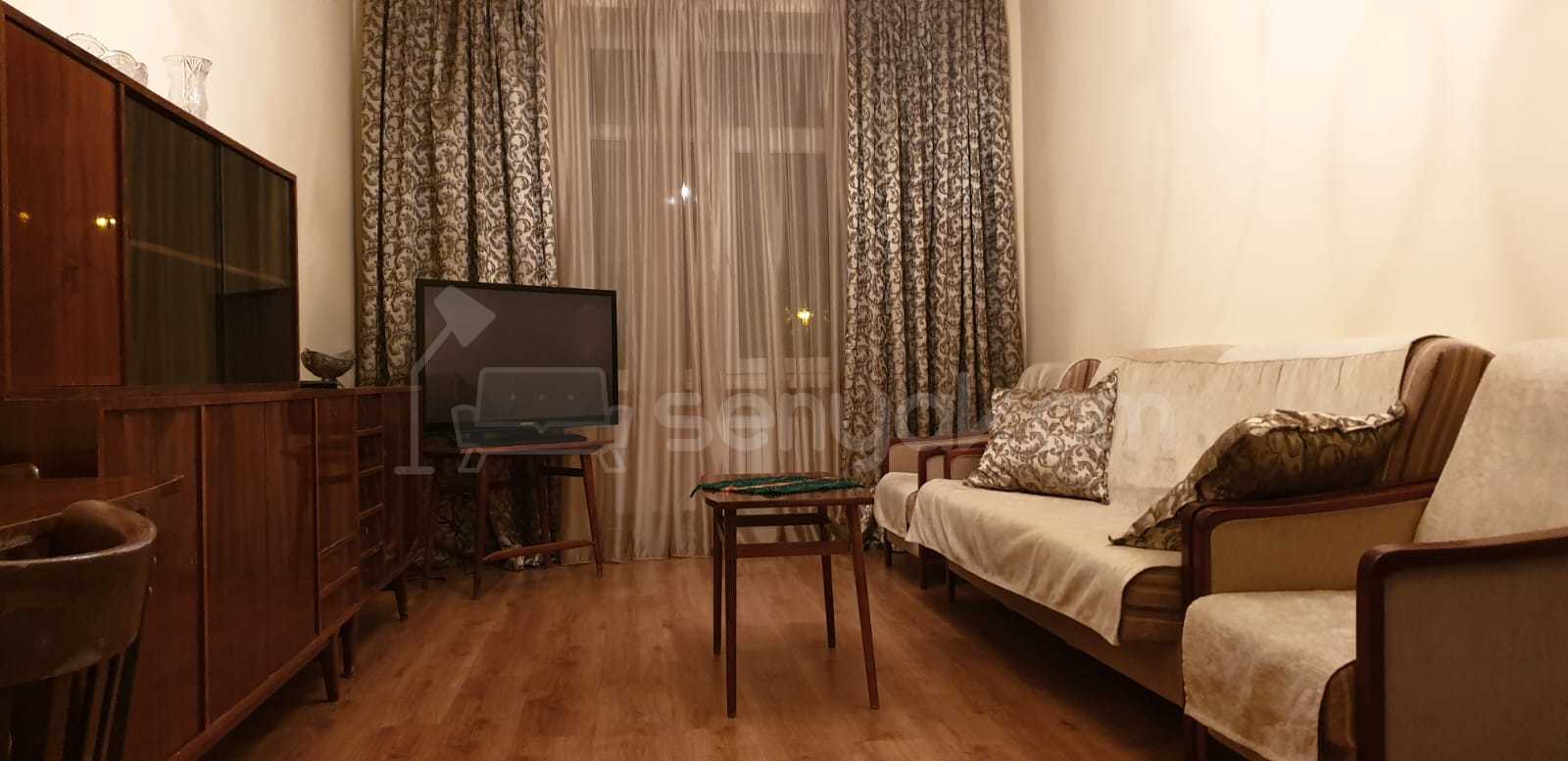 2 Սենյականոց Բնակարան Քարե Շենքում, 70քմ, 3/5 հարկ, Նորմալ Վիճակում, Կահավորված, Արևկող