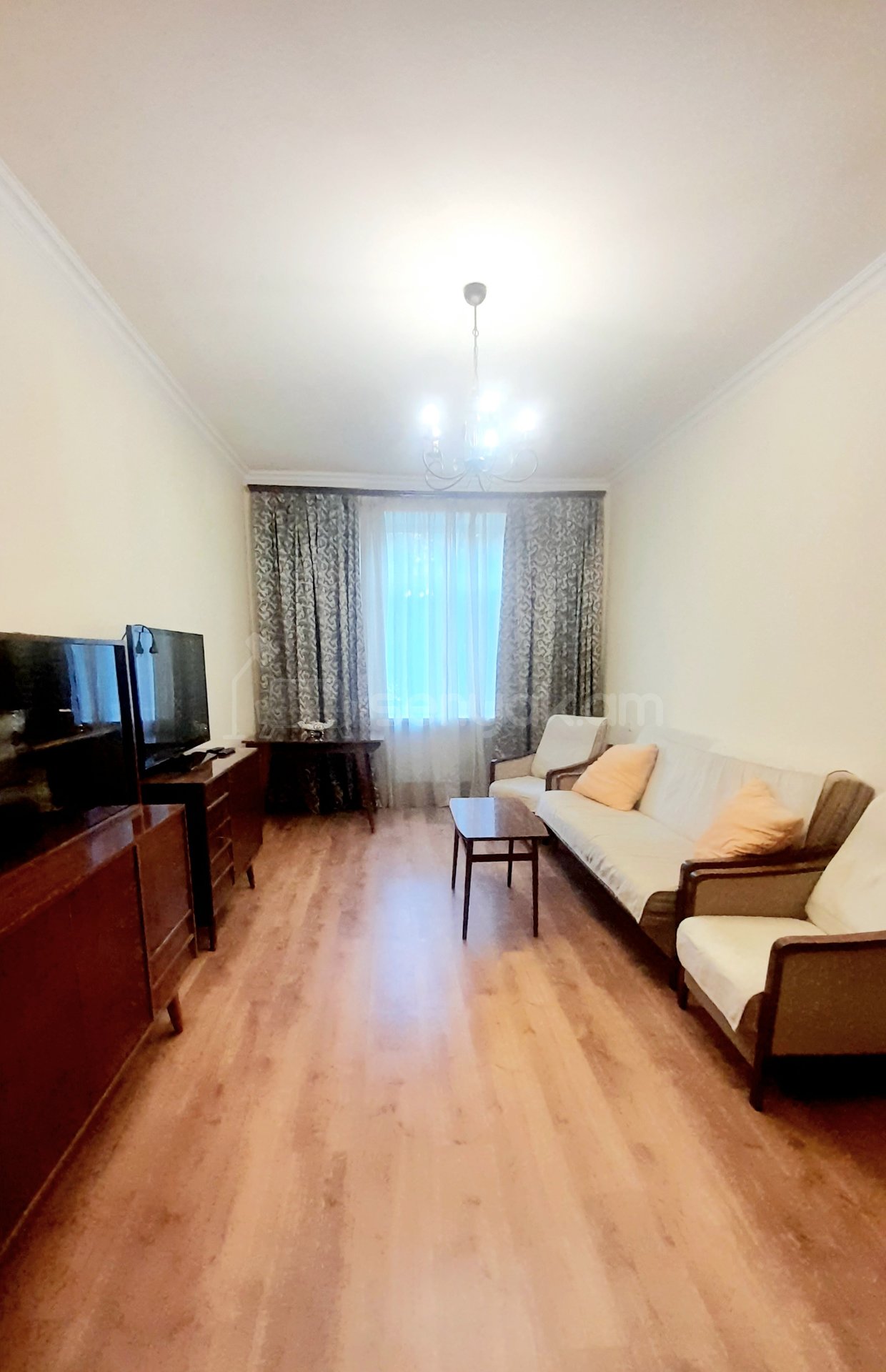 2 Սենյականոց Բնակարան Քարե Շենքում, 70քմ, 3/5 հարկ, Նորմալ Վիճակում, Կահավորված, Արևկող
