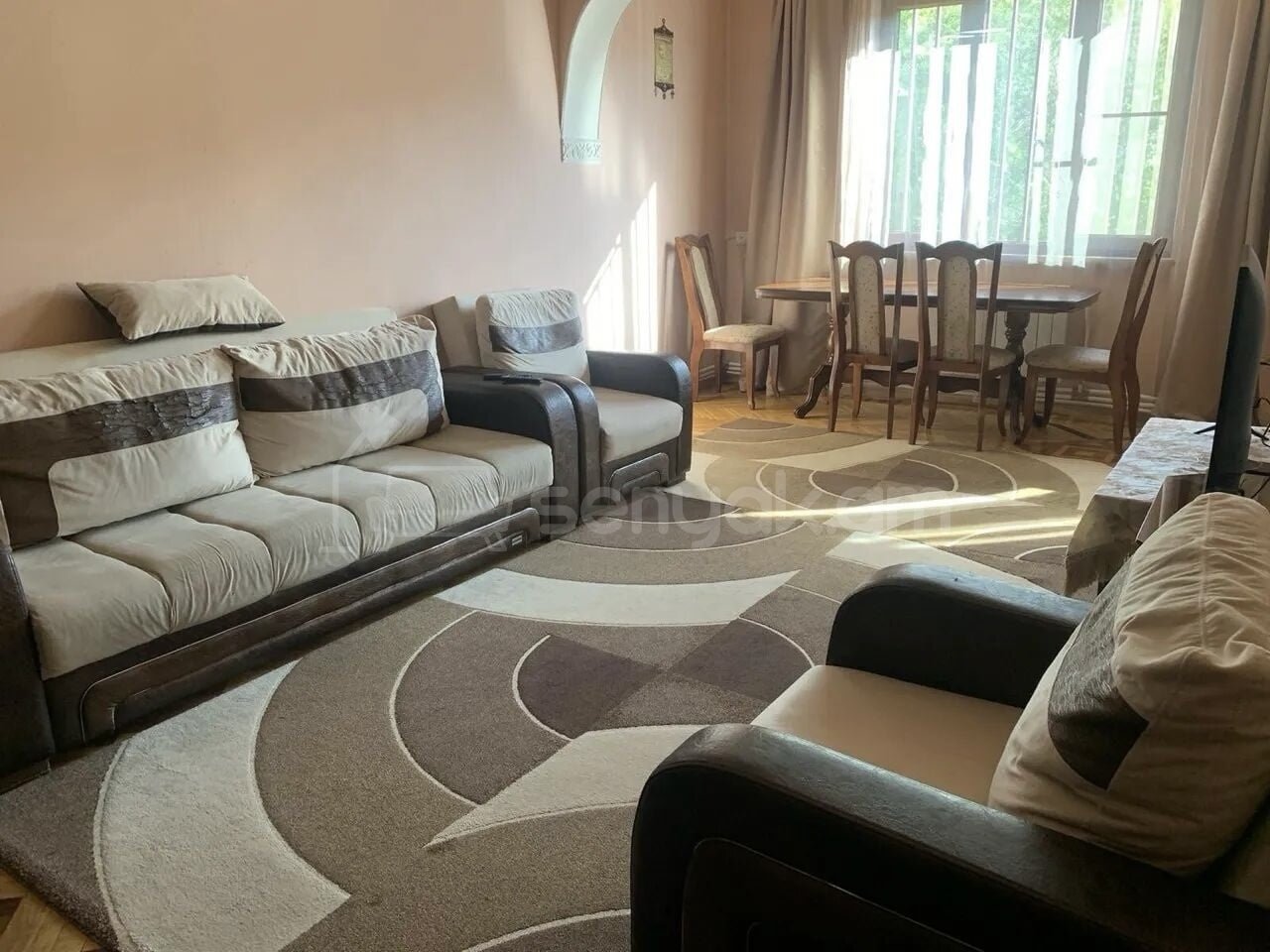 5 Սենյականոց Բնակարան Քարե Շենքում, 104քմ, 1/5 հարկ, Նորմալ Վիճակում