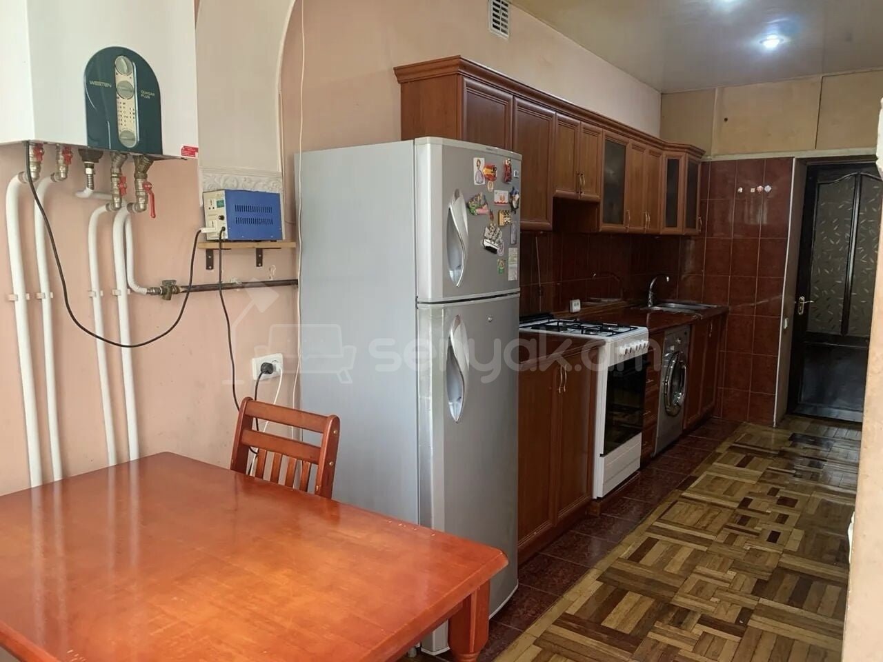 5 Սենյականոց Բնակարան Քարե Շենքում, 104քմ, 1/5 հարկ, Նորմալ Վիճակում