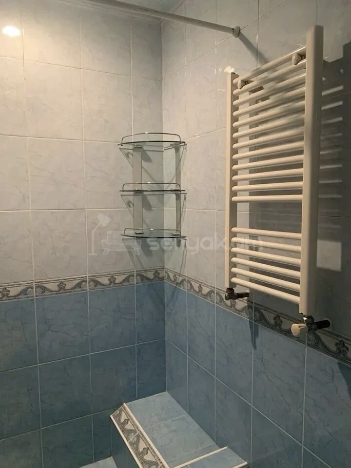 5 Սենյականոց Բնակարան Քարե Շենքում, 104քմ, 1/5 հարկ, Նորմալ Վիճակում