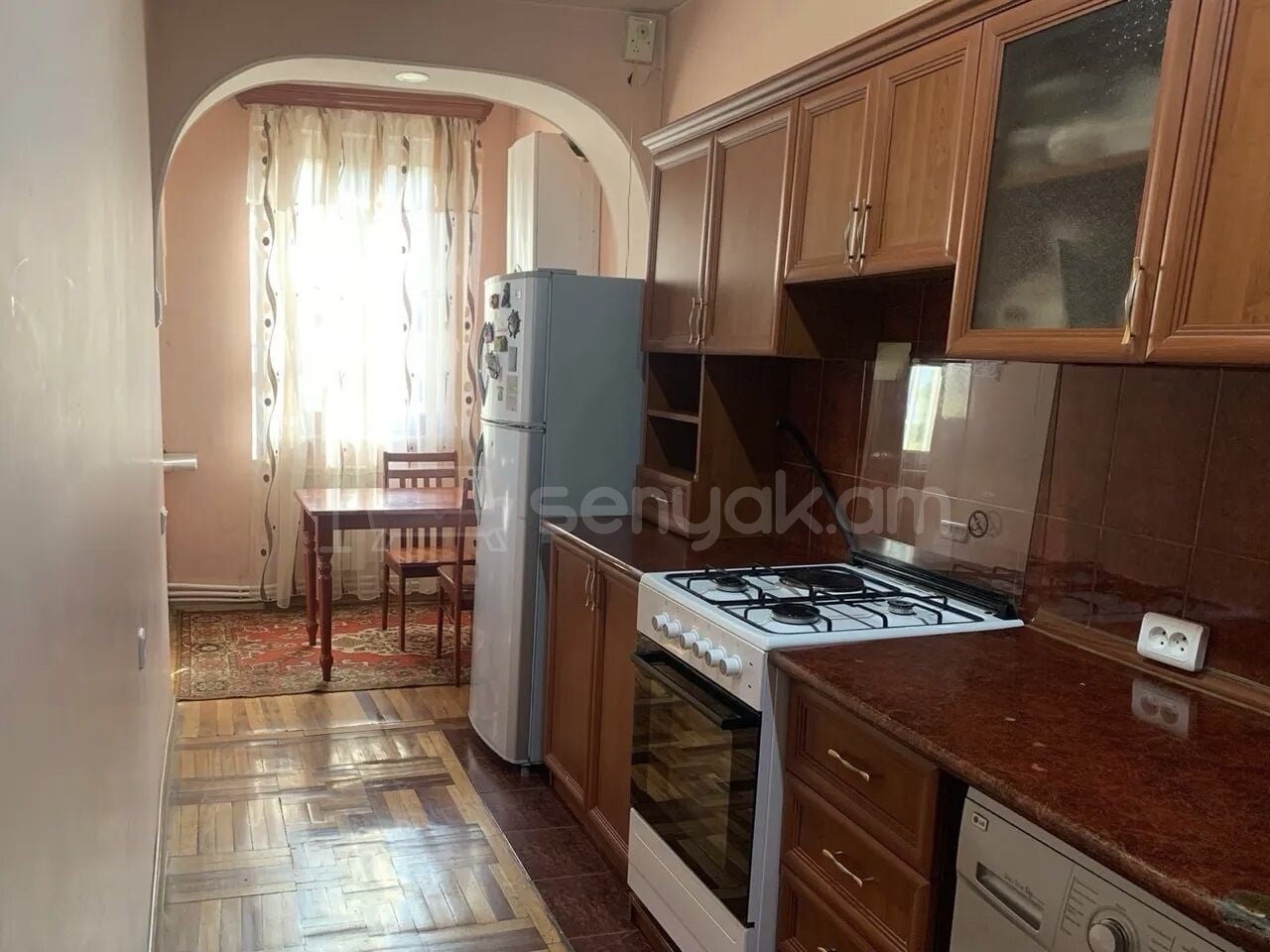 5 Սենյականոց Բնակարան Քարե Շենքում, 104քմ, 1/5 հարկ, Նորմալ Վիճակում