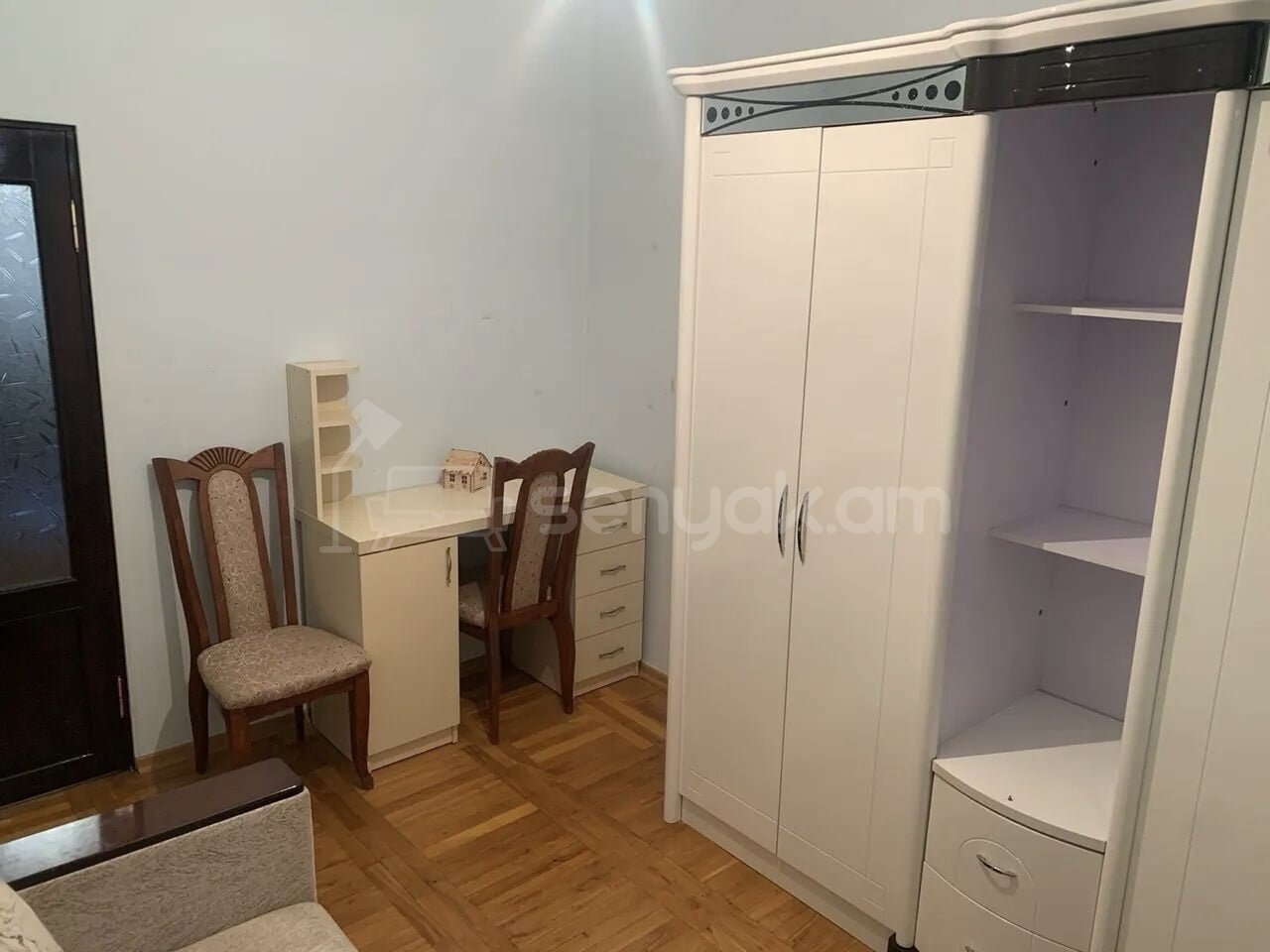 5 Սենյականոց Բնակարան Քարե Շենքում, 104քմ, 1/5 հարկ, Նորմալ Վիճակում