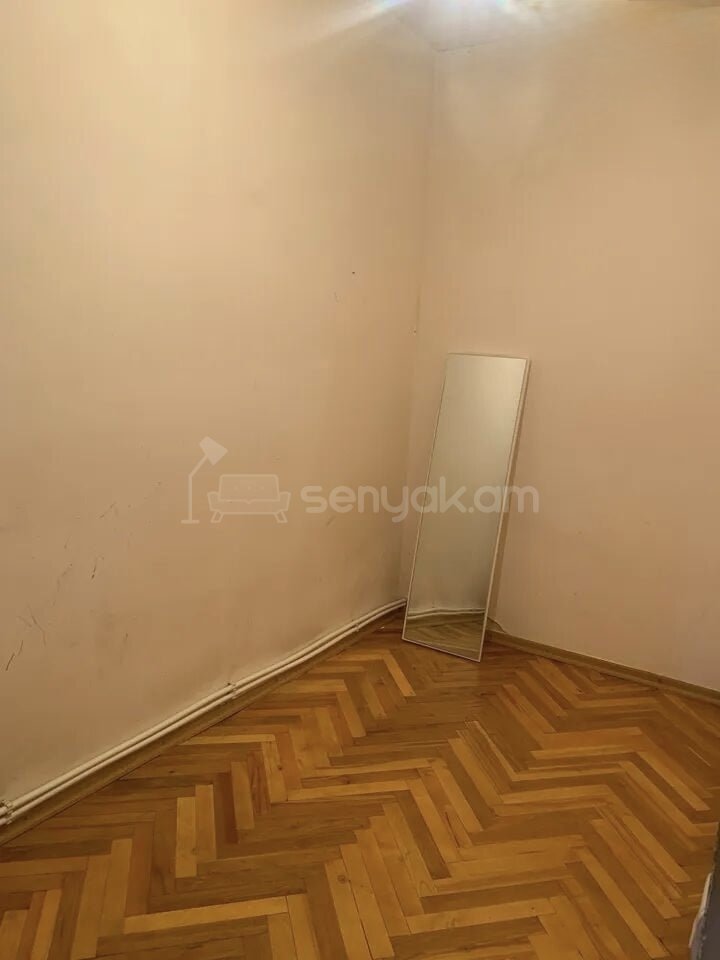 5 Սենյականոց Բնակարան Քարե Շենքում, 104քմ, 1/5 հարկ, Նորմալ Վիճակում