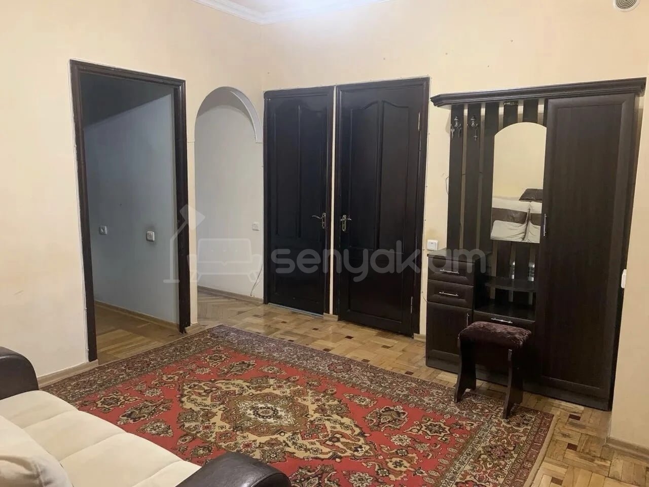 5 Սենյականոց Բնակարան Քարե Շենքում, 104քմ, 1/5 հարկ, Նորմալ Վիճակում